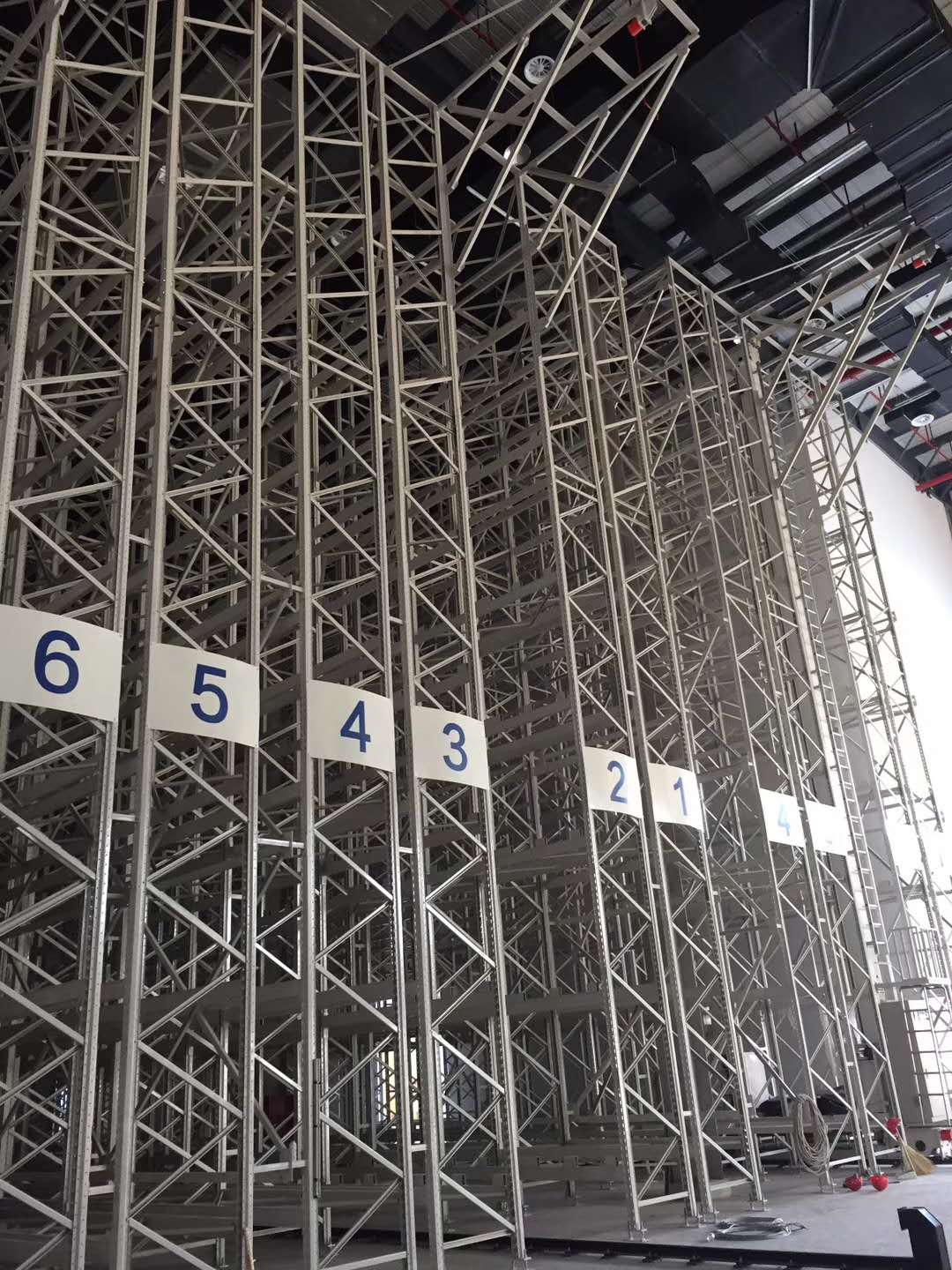 立體倉庫貨架：以貨物特點為核心，定制適配倉儲方案